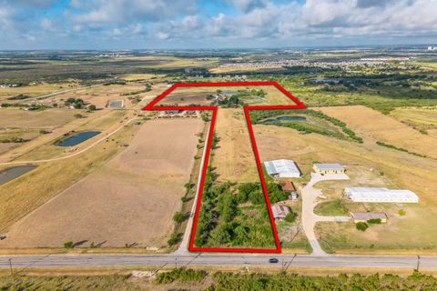 2002 Centerpoint RD San Marcos TX 78666