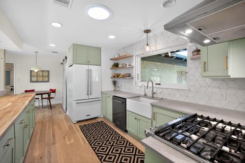 Photo of 2104 Four Oaks LN, Austin, TX 78704 (MLS # 5090579)