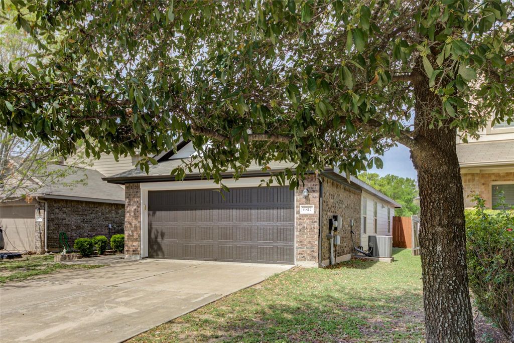 Photo of 6812 Crestone RD, Austin, TX 78744 (MLS # 6979054)
