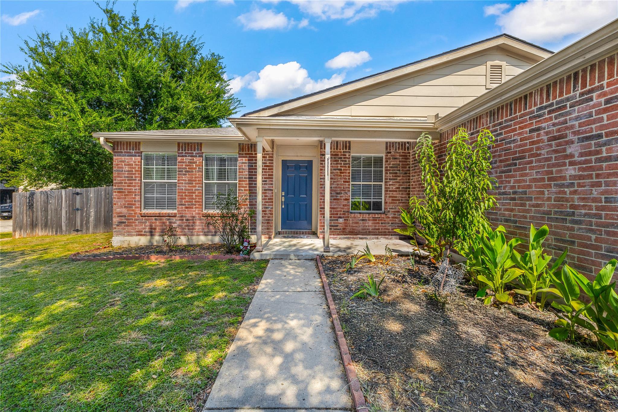 5504 Southern Crossing DR