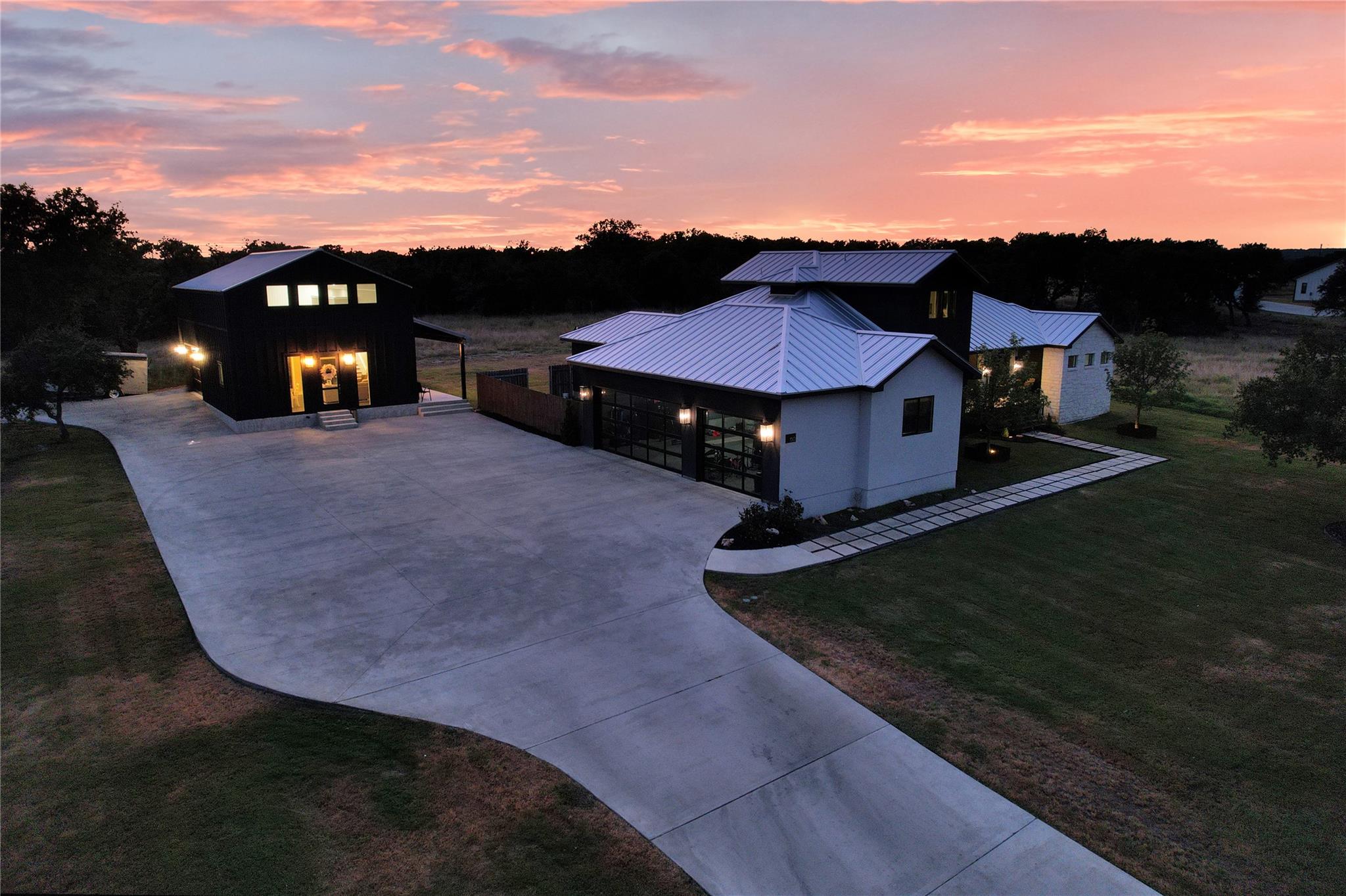 150 Wandering Oak CIR