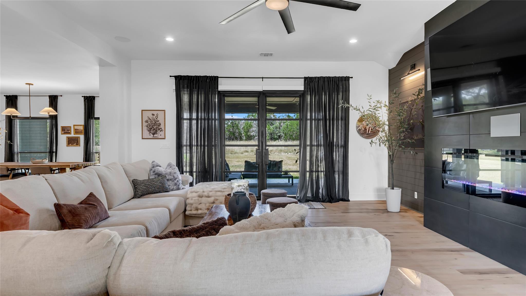 150 Wandering Oak CIR