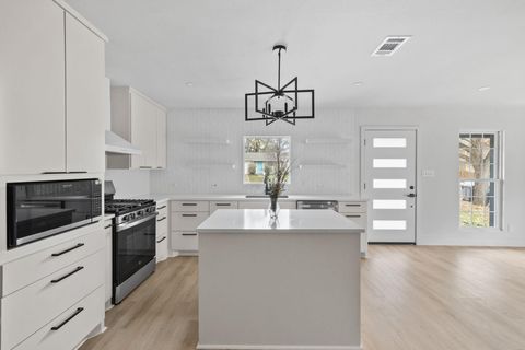 Tiny photo for 903 Cardiff DR, Austin, TX 78745 (MLS # 5153183)