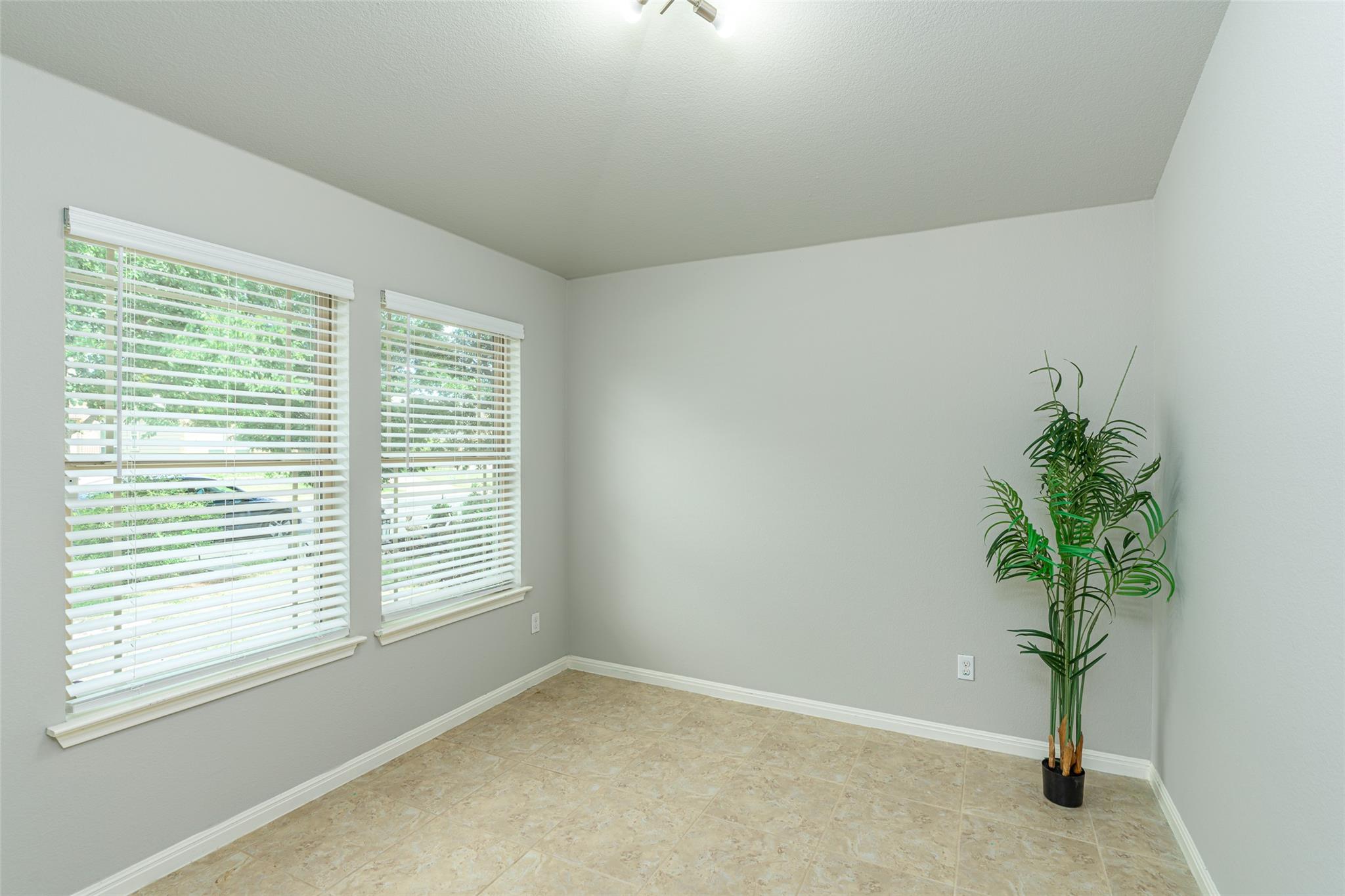 332 Quarry LN