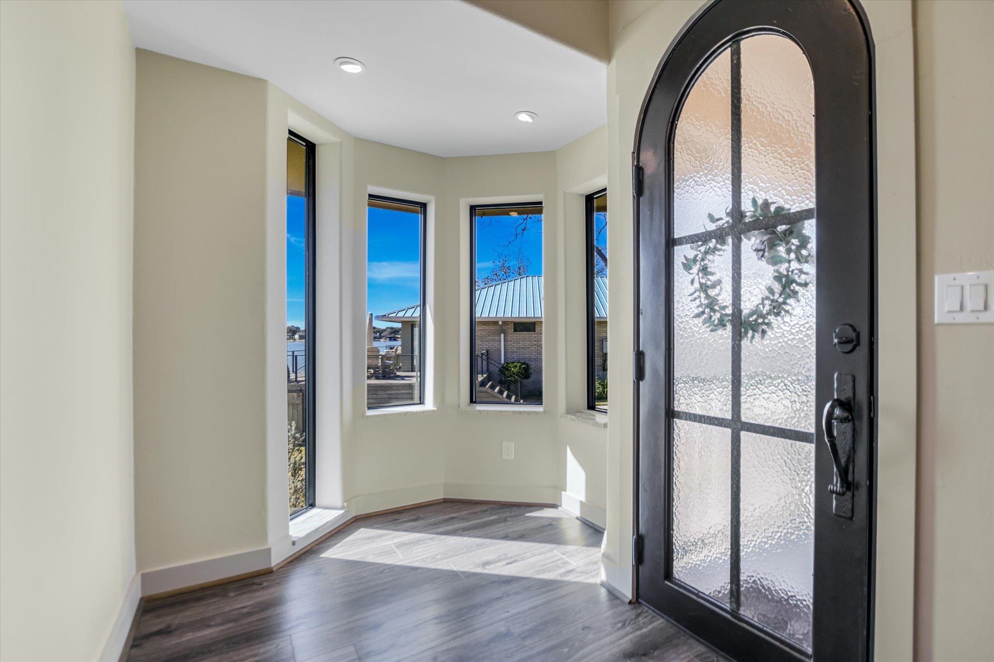 523 Contour DR