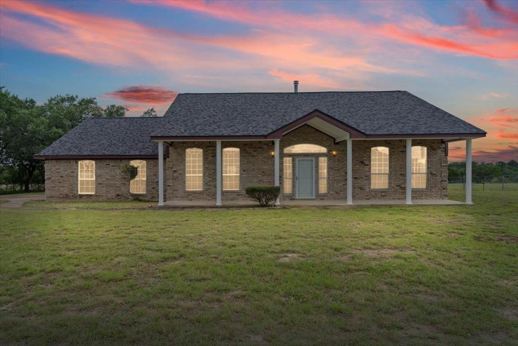 Photo of 943 Honeysuckle DR, Killeen, TX 76549 (MLS # 3500322)