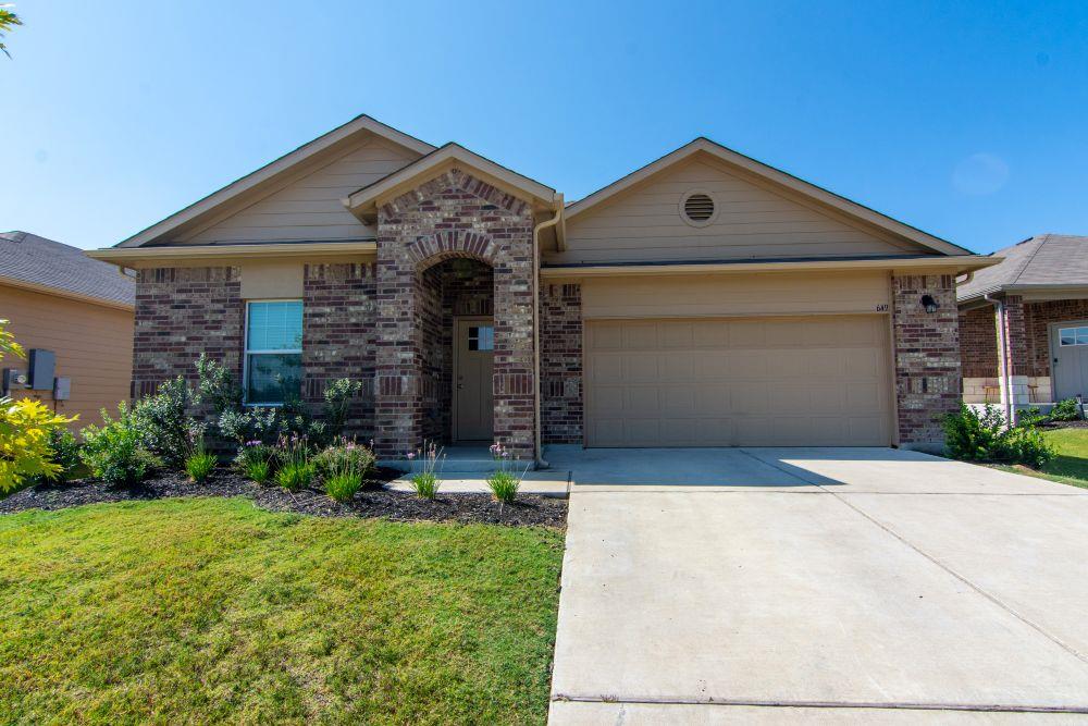 649 Donegal LN