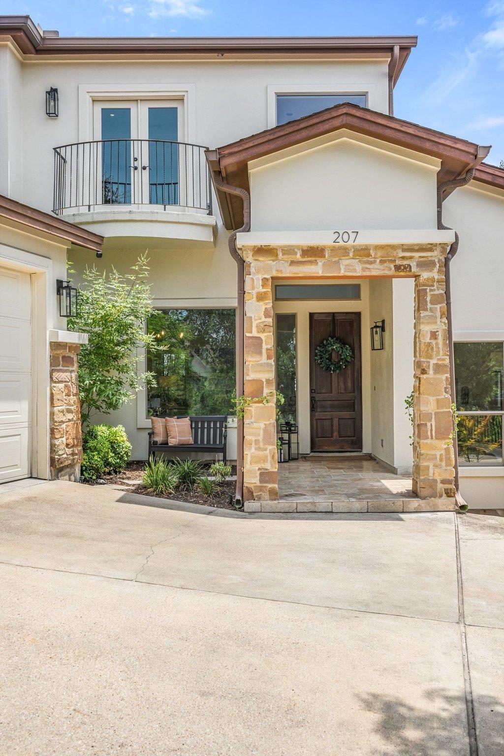 207 Spellbrook LN