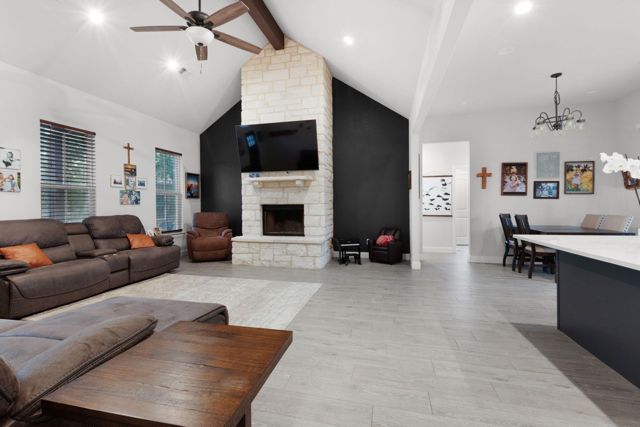 110 Lakecliff CV
