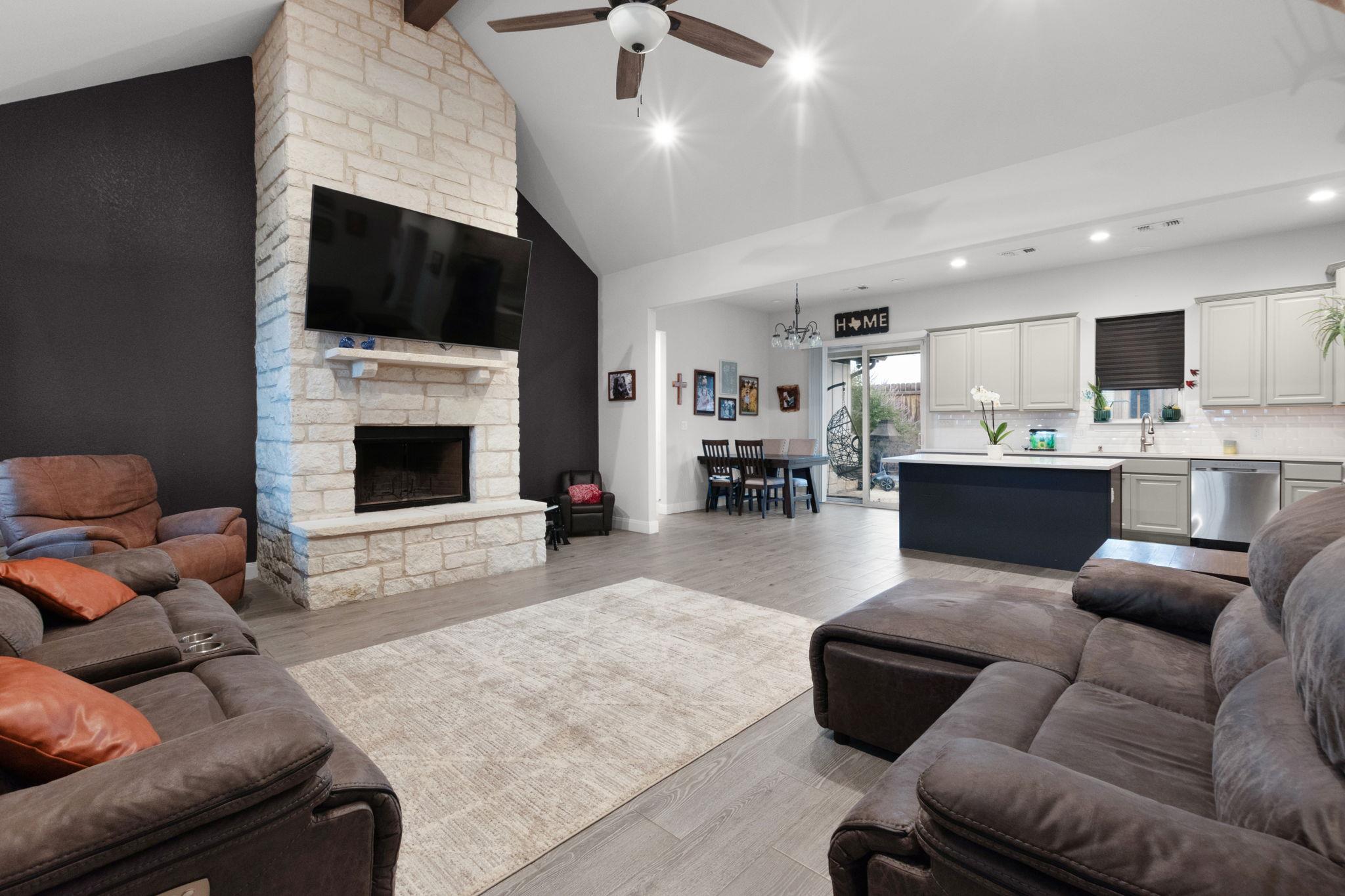 110 Lakecliff CV