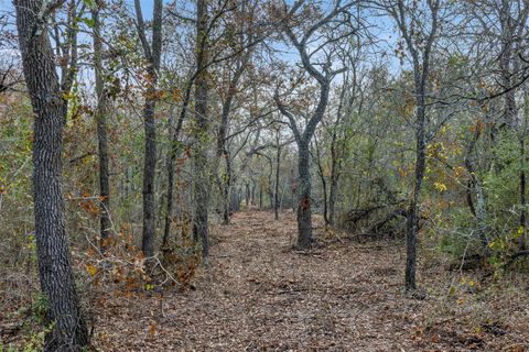 766 Bugtussle LN Luling TX 78648