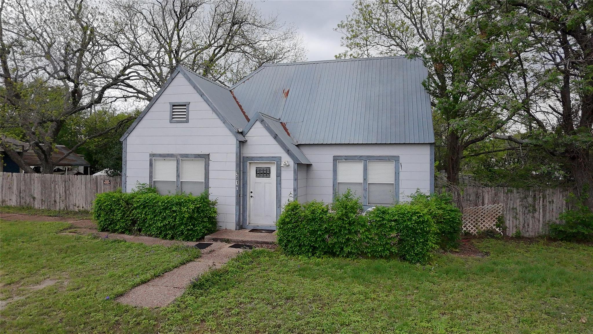 201-205 S Highway 183