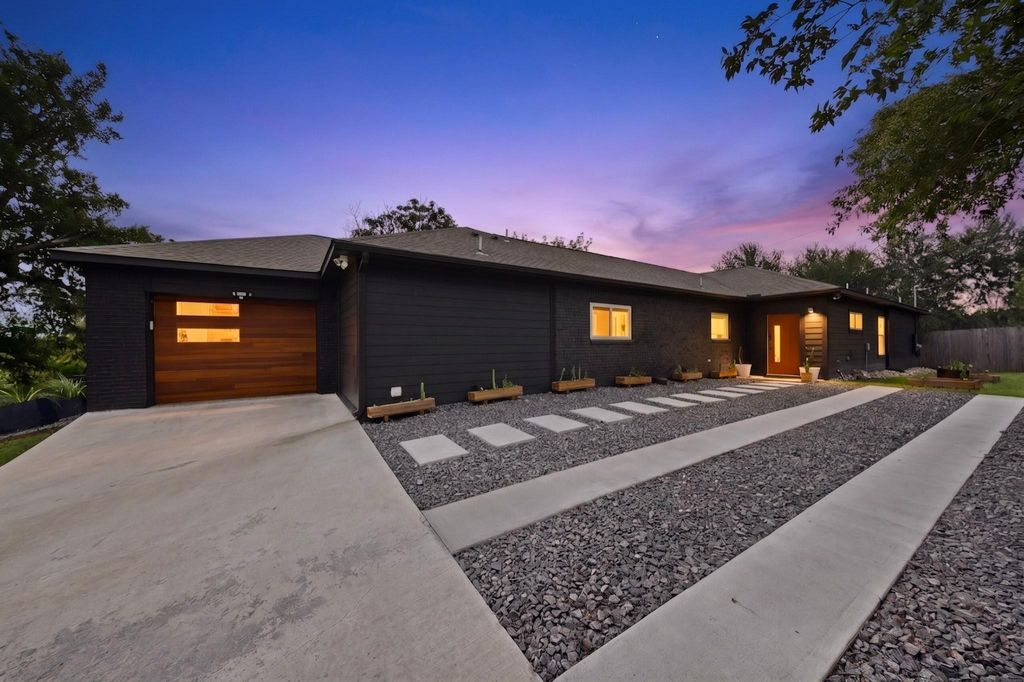 Photo of 3305 Hycreek DR, Austin, TX 78723 (MLS # 4832395)