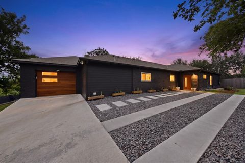 Photo of 3305 Hycreek DR, Austin, TX 78723 (MLS # 4832395)