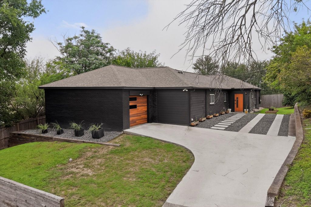 Photo of 3305 Hycreek DR, Austin, TX 78723 (MLS # 4832395)