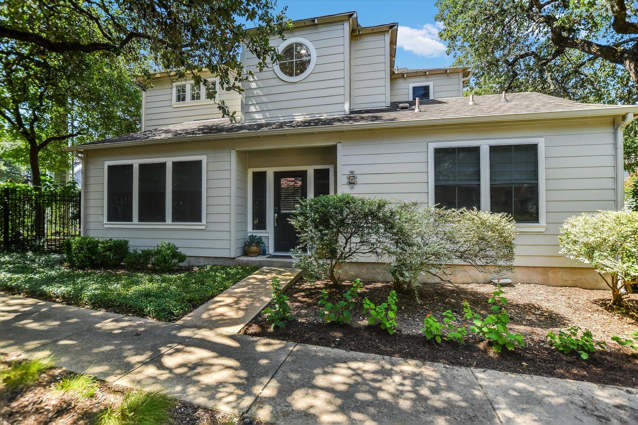 1011 Brodie ST 8