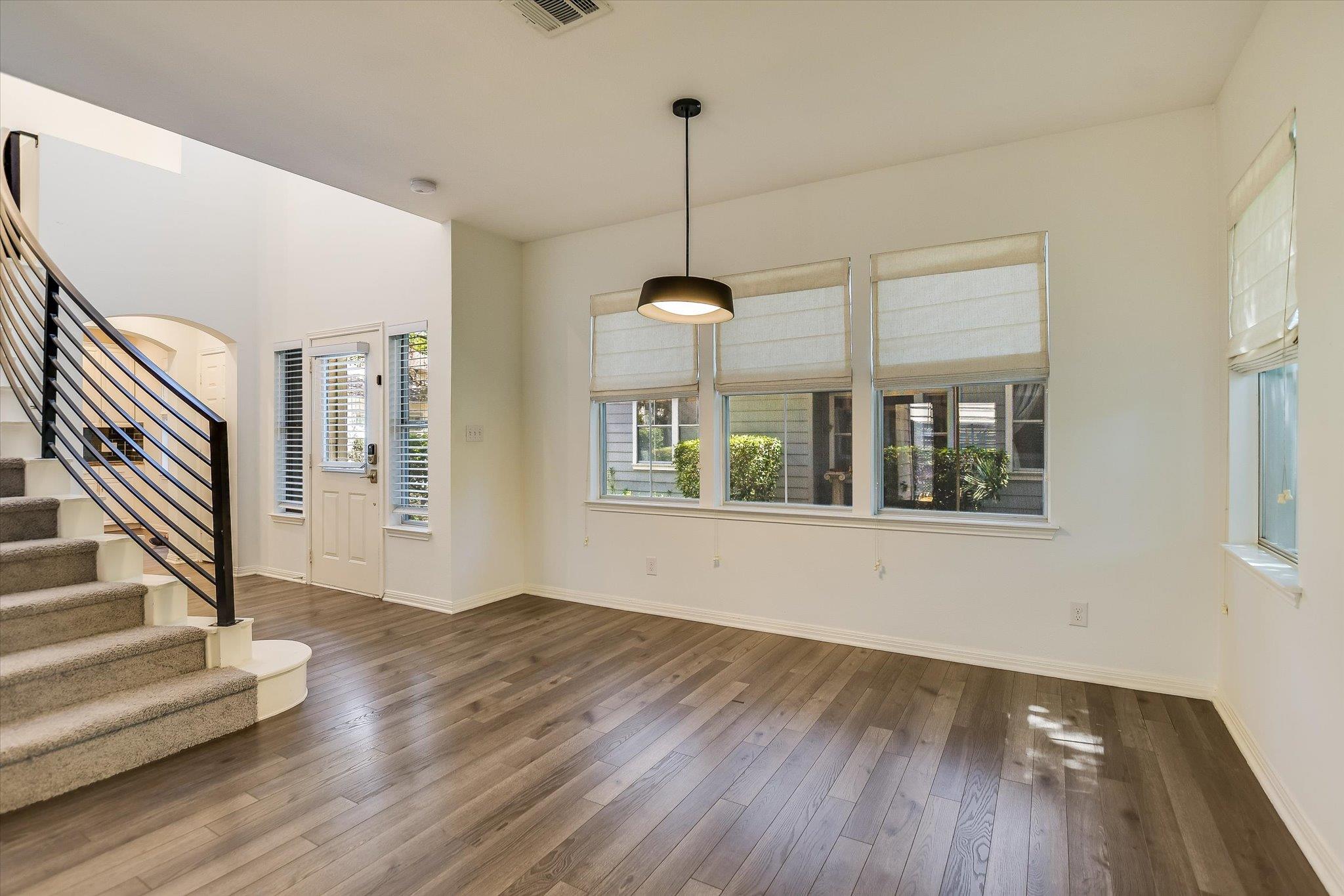 1011 Brodie ST 8