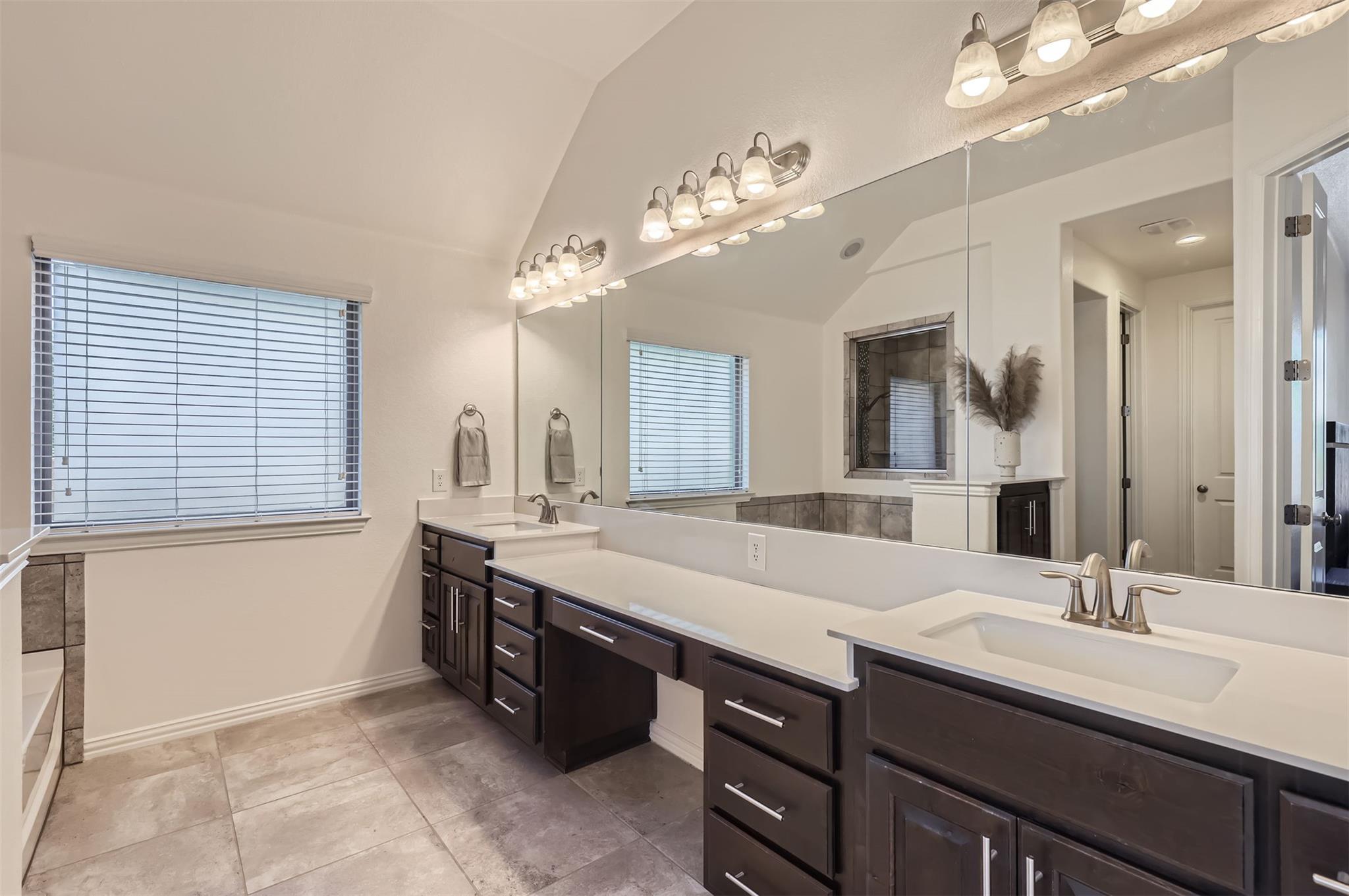 22207 Cape Travis BND