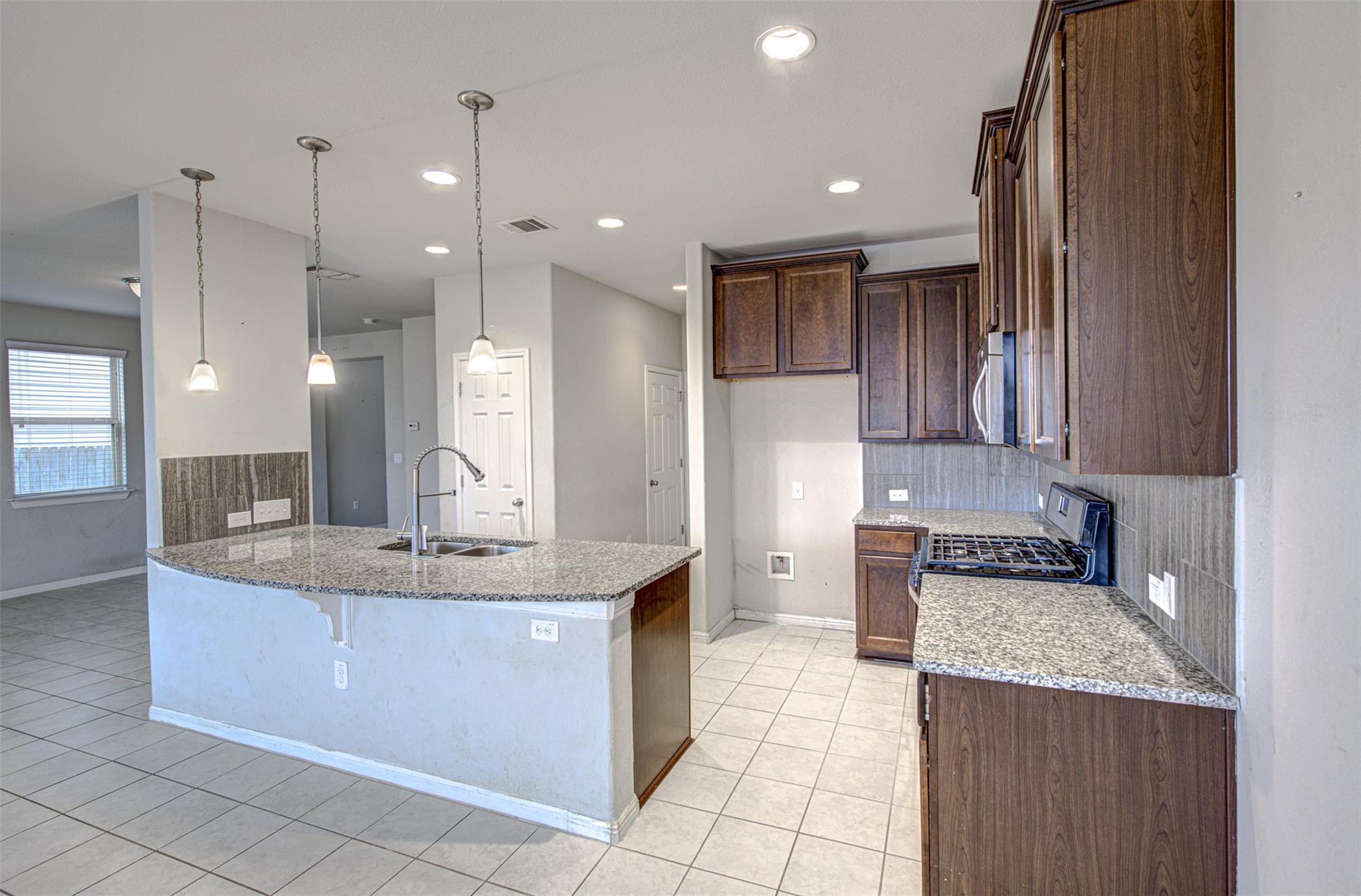 592 Twisted Oaks LN