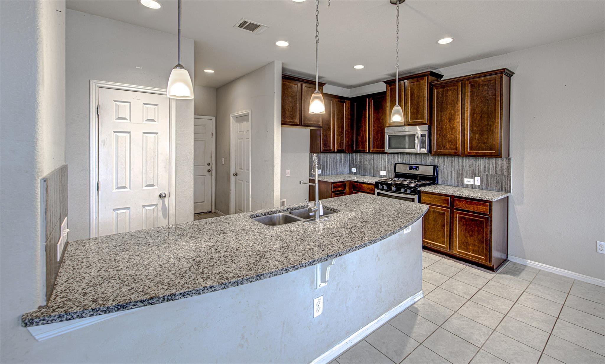 592 Twisted Oaks LN