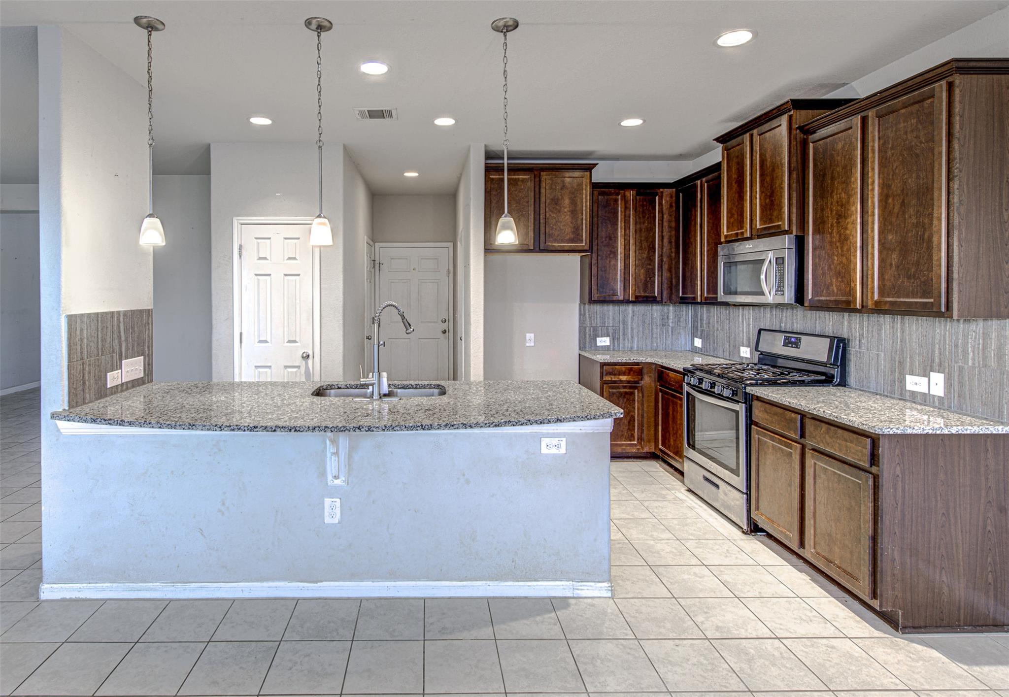 592 Twisted Oaks LN