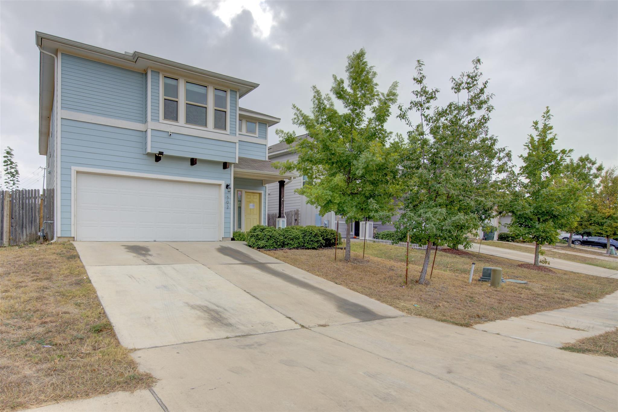 592 Twisted Oaks LN