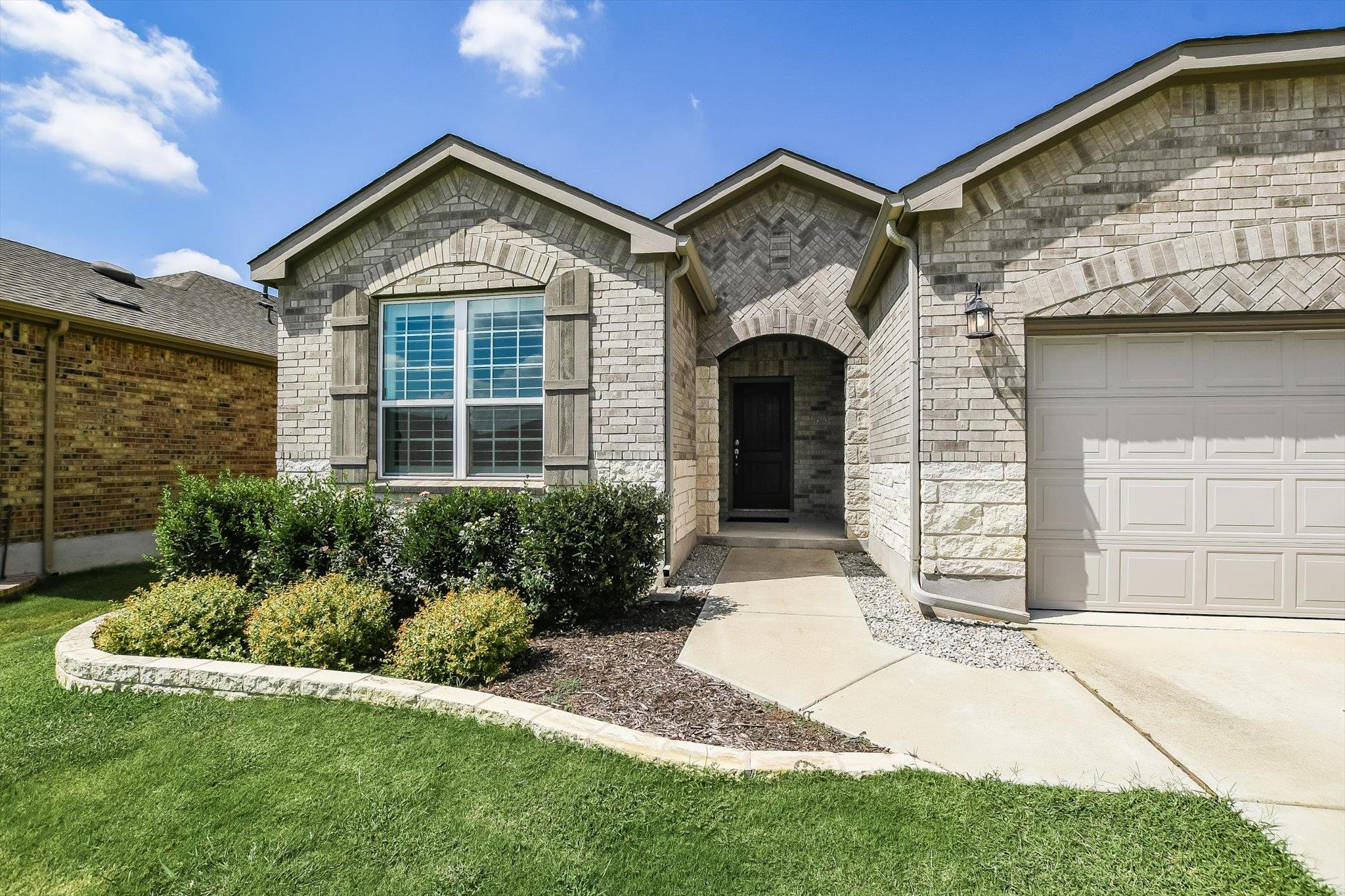 213 Notched Bow LN