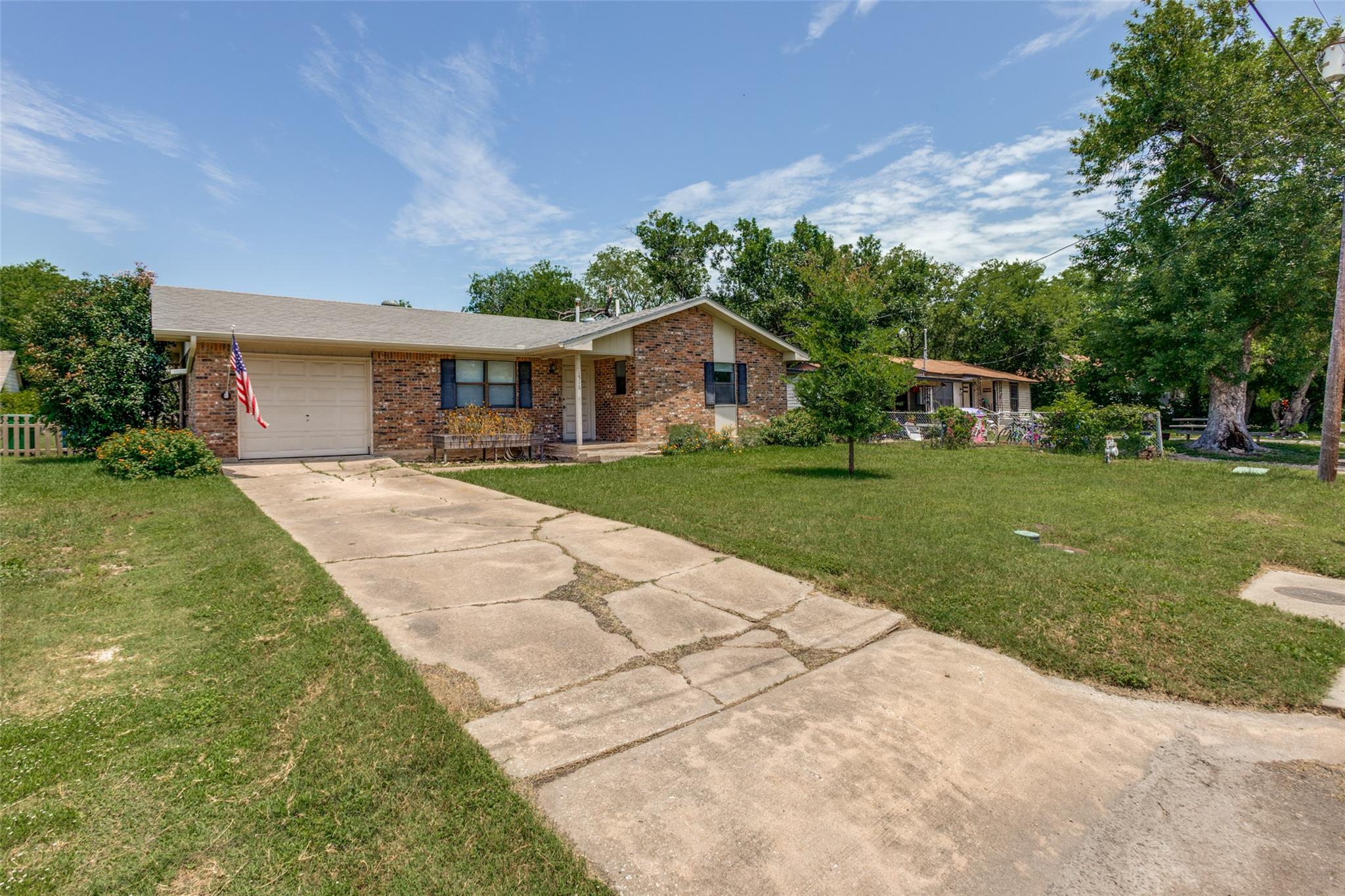 1516 McLain ST