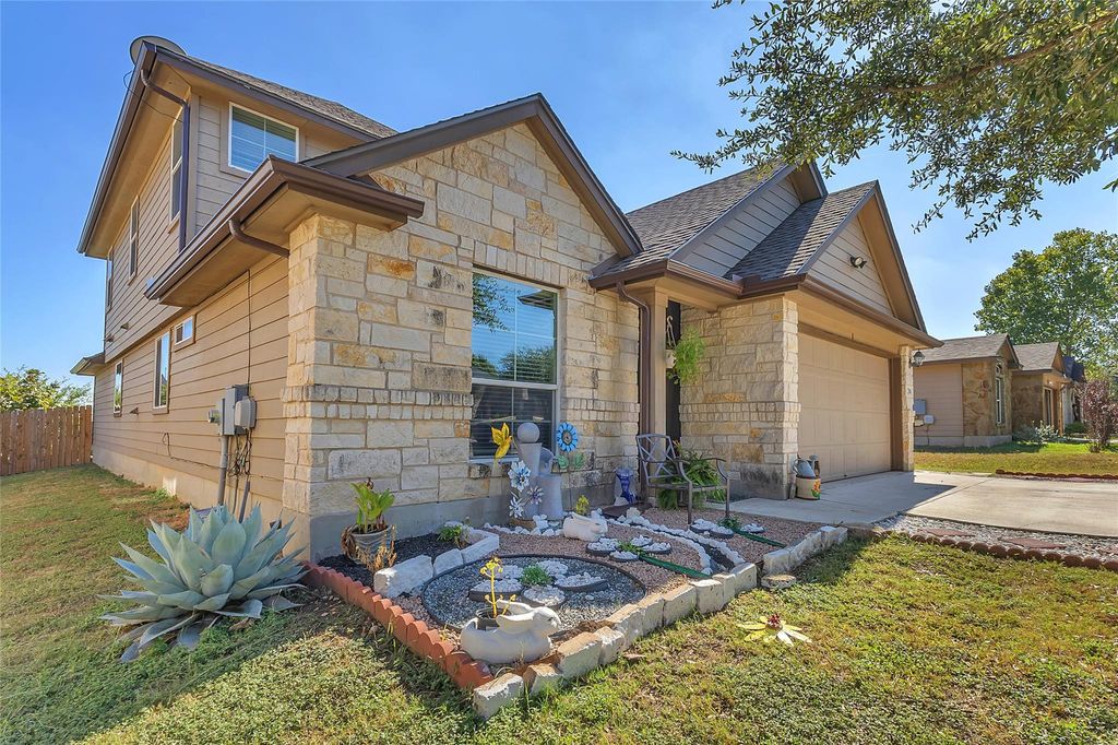Photo of 206 Linden LN, San Marcos, TX 78666 (MLS # 2558234)