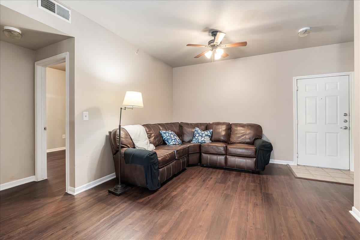 2320 Gracy Farms LN 414