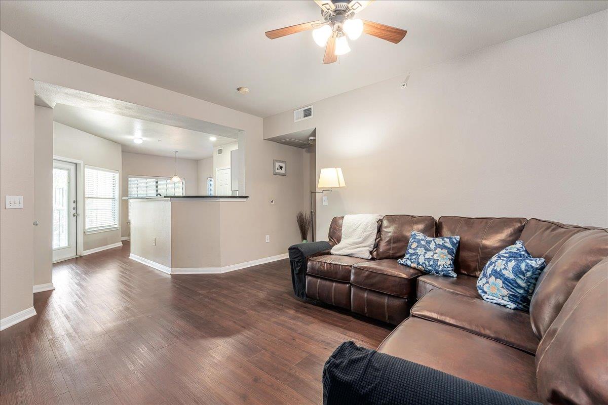 2320 Gracy Farms LN 414