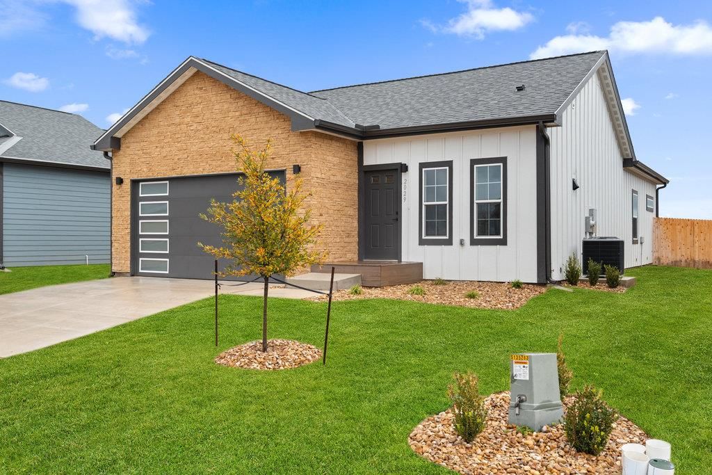 Photo of 2029 Applewood DR, Lockhart, TX 78644 (MLS # 4578111)