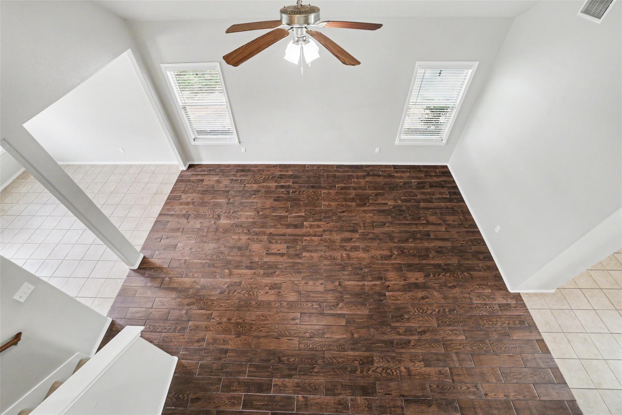 400 Falcon LN