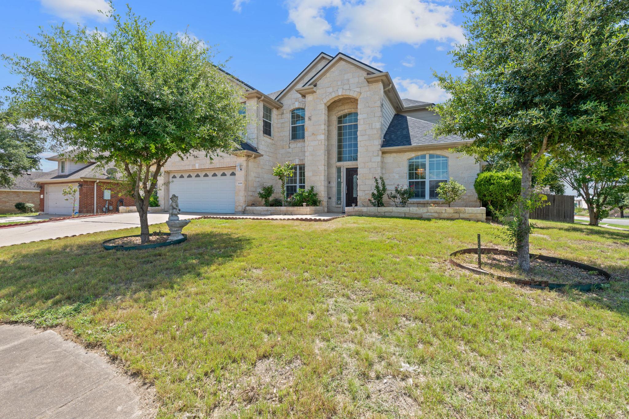 1689 Amberwood LOOP