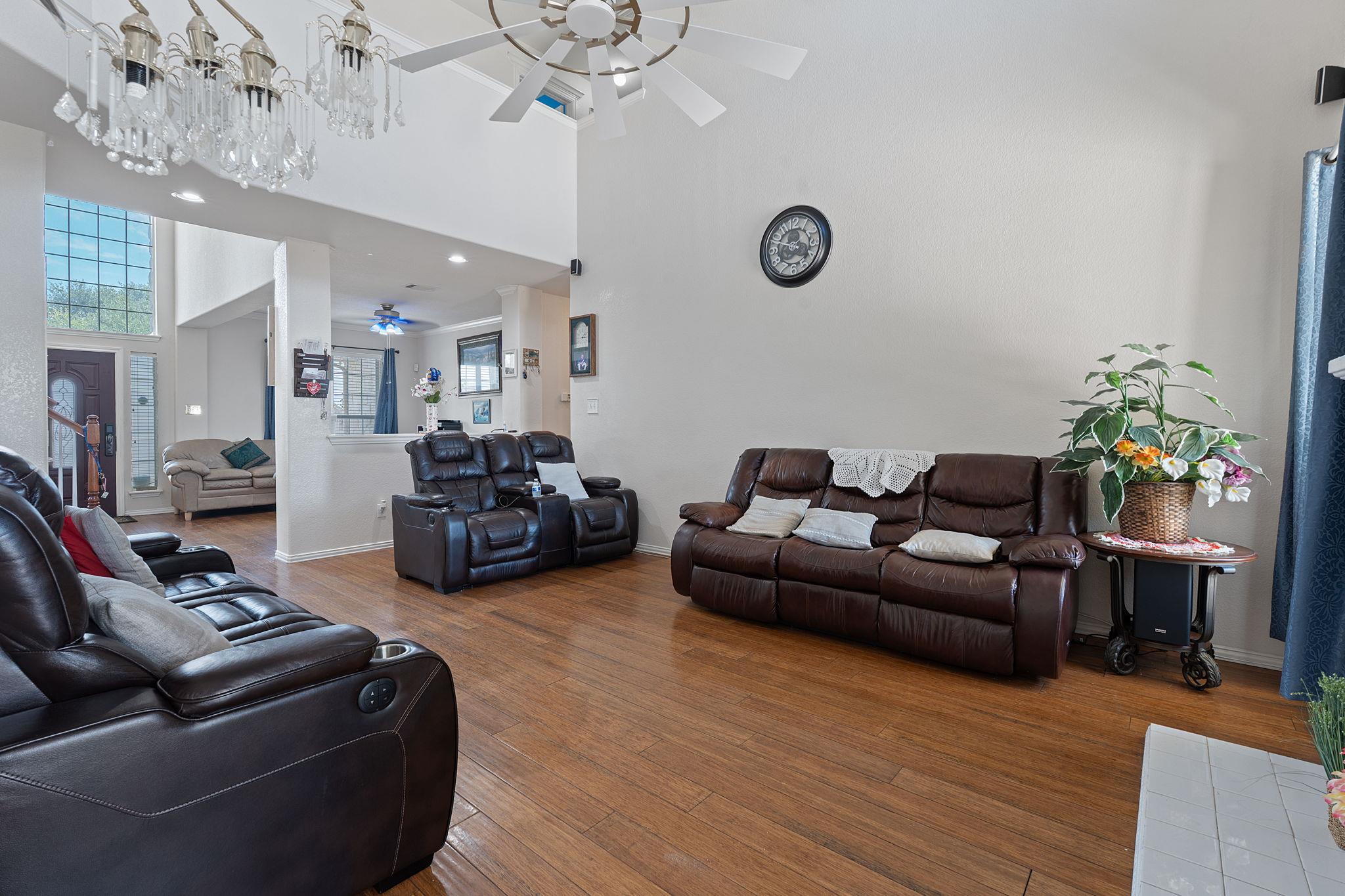 1689 Amberwood LOOP