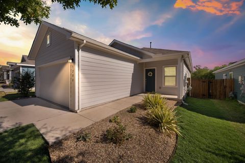 Photo of 7200 Tonka LN, Austin, TX 78744 (MLS # 3581774)