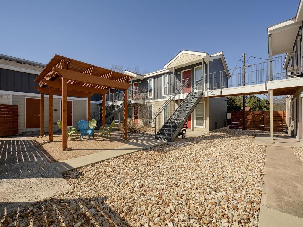 2512 Durwood ST 105