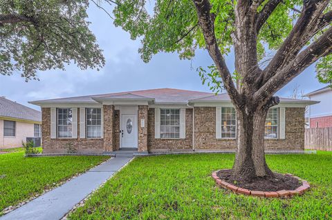 Photo of 1016 Thackeray LN, Pflugerville, TX 78660 (MLS # 6638268)