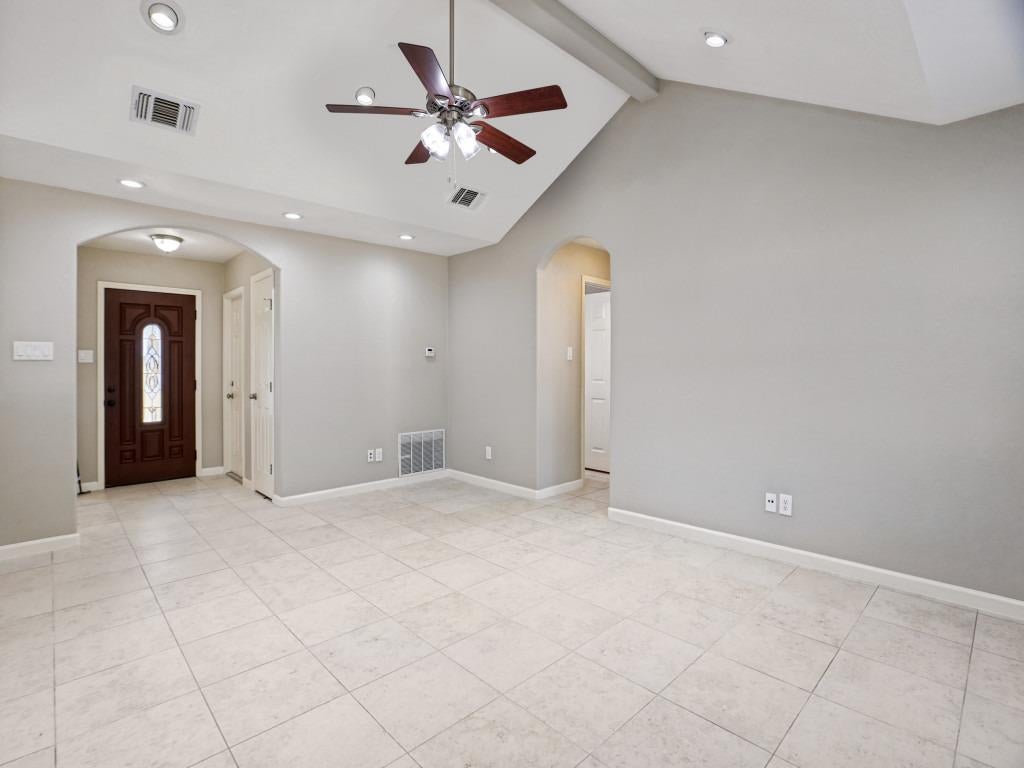 1004 Green Meadow DR
