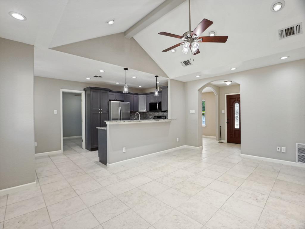 1004 Green Meadow DR