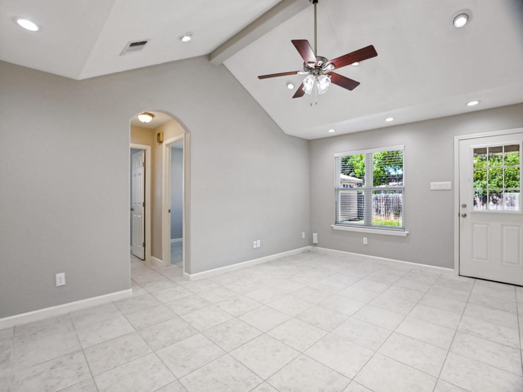 1004 Green Meadow DR