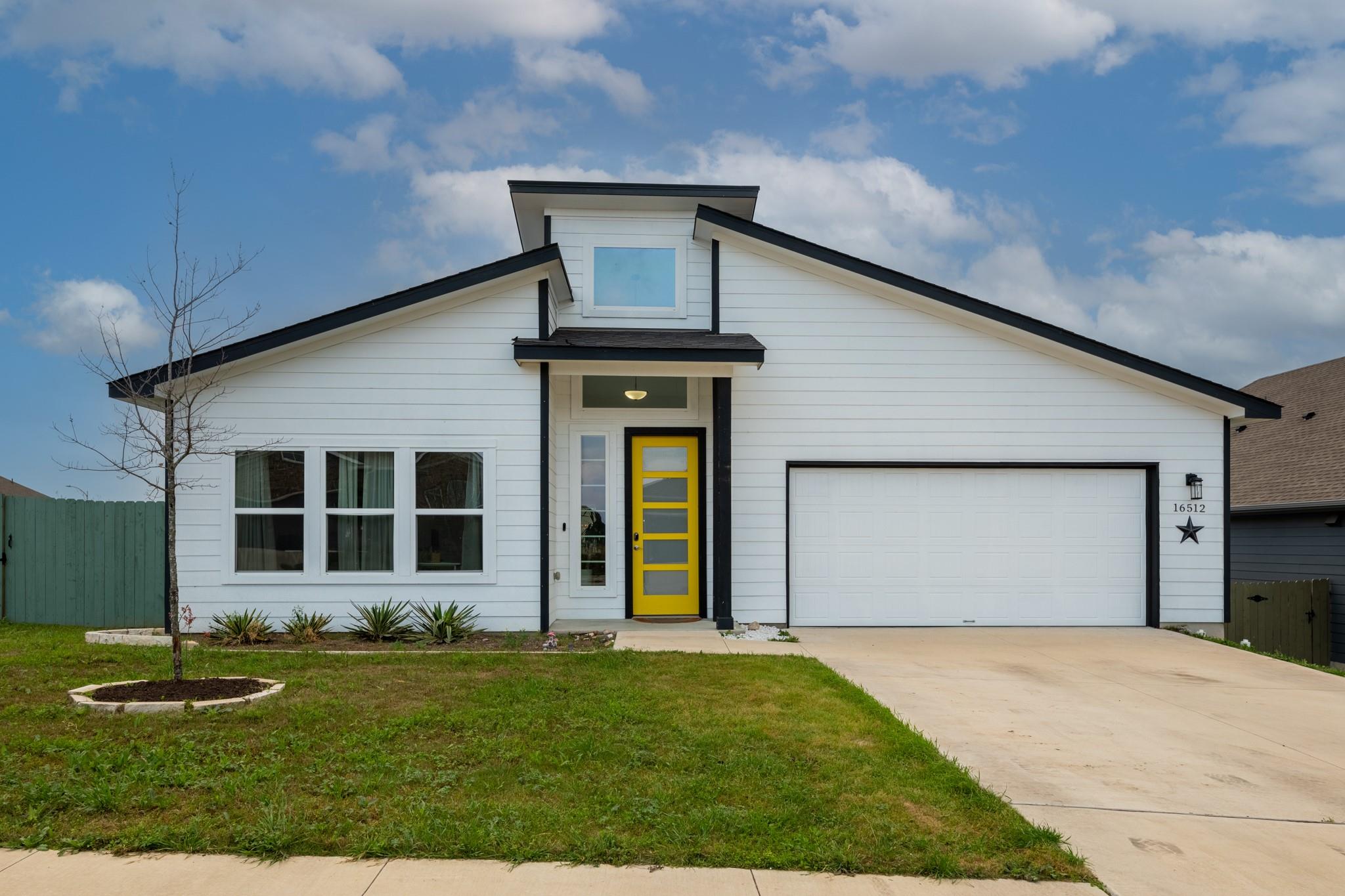 16512 Fetching Ave