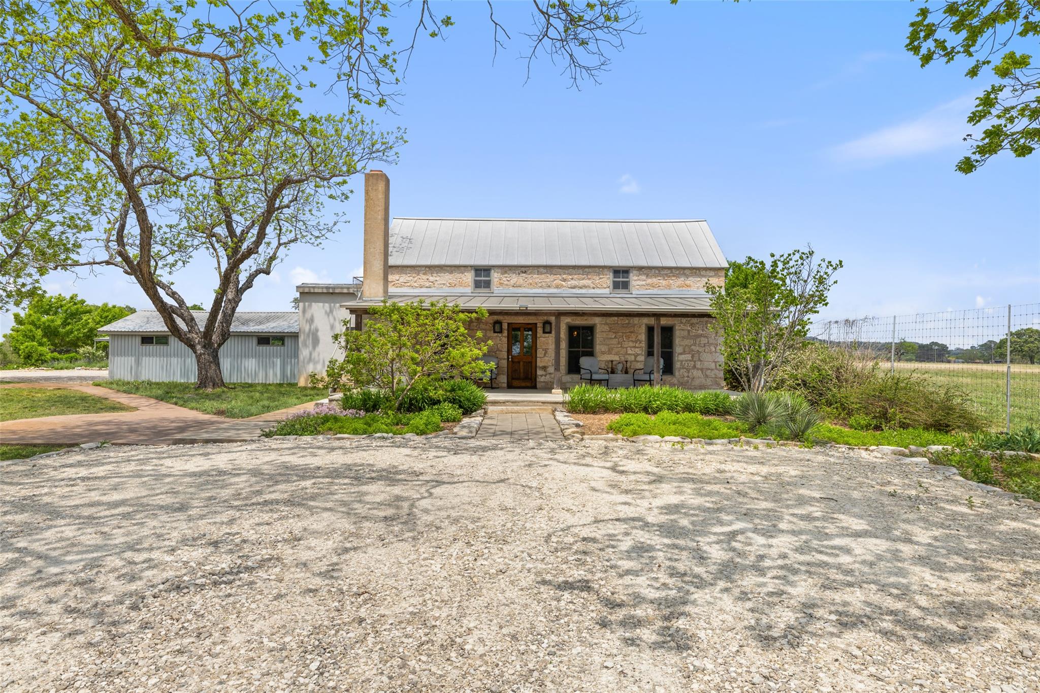 208 Danos DR