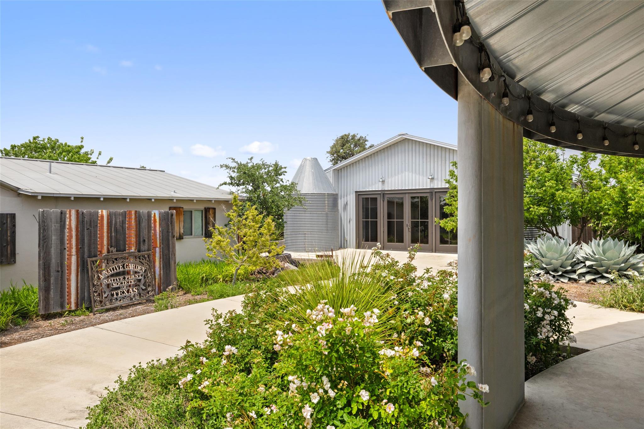 208 Danos DR