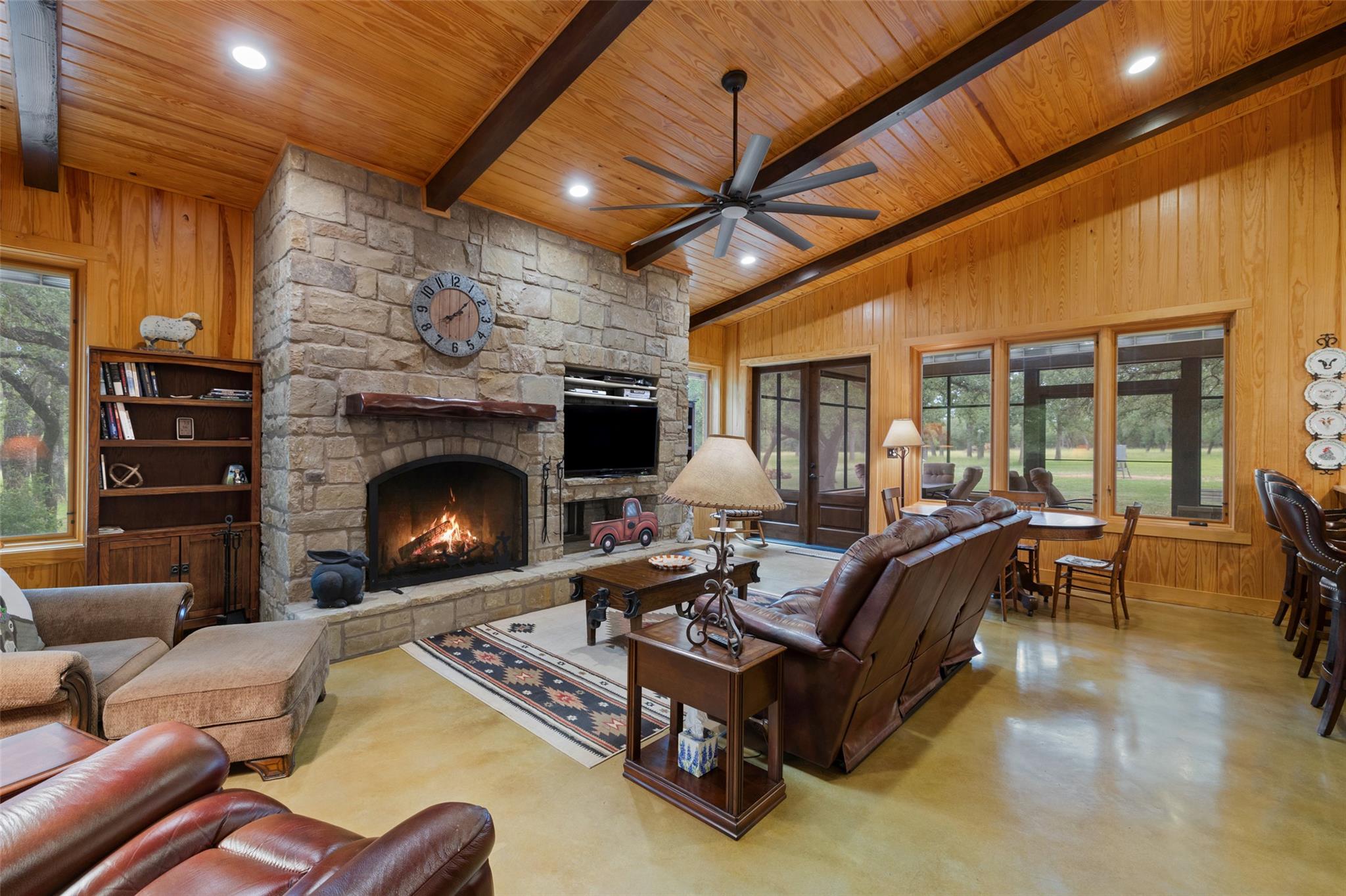 1241 Sandy Oaks Ranch RD