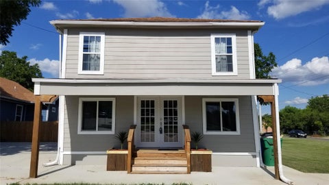 Photo of 409 S Main ST, Taylor, TX 76574 (MLS # 5211900)