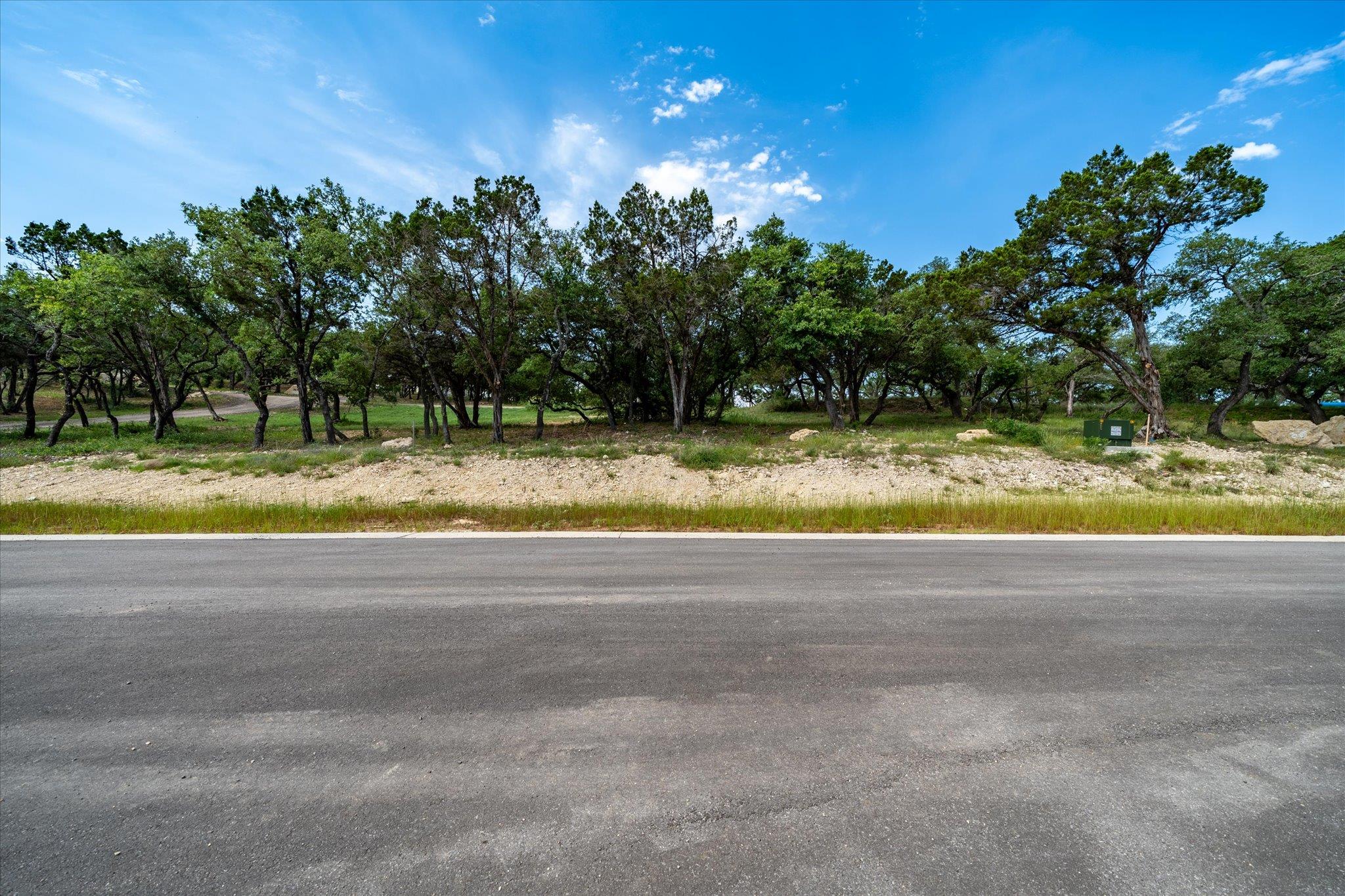 476 MOONRIDGE LN