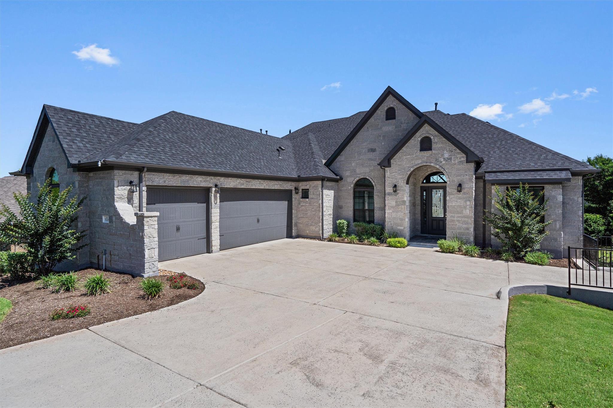 15200 Dorothy DR