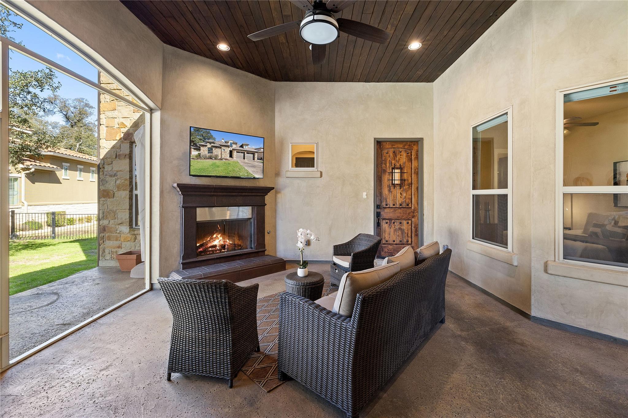309 Grand Oaks LN