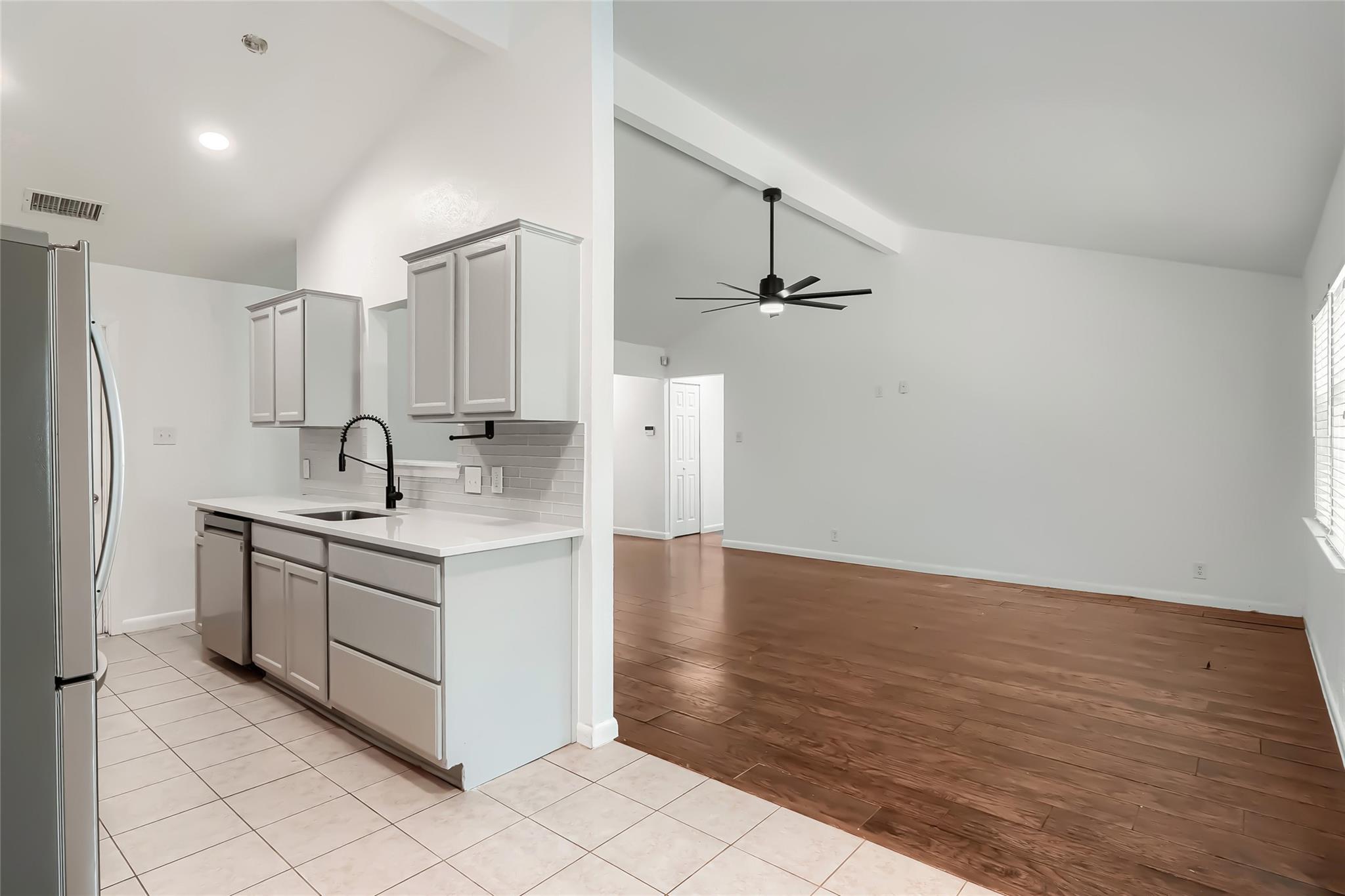 8505 Mayview DR